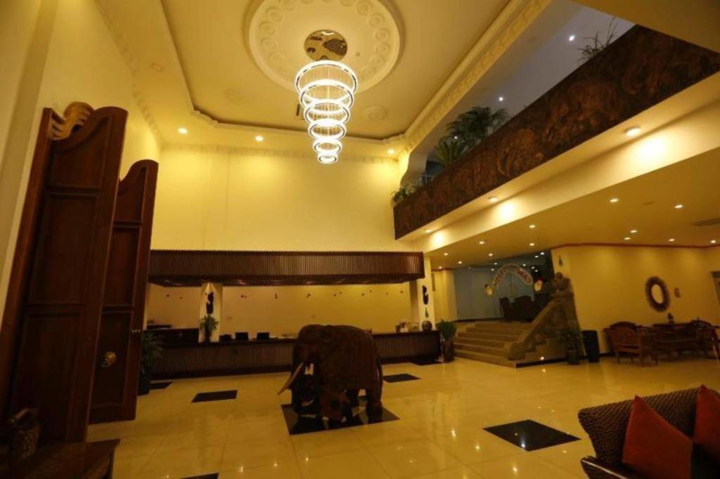 Royal Kandyan Esterno foto